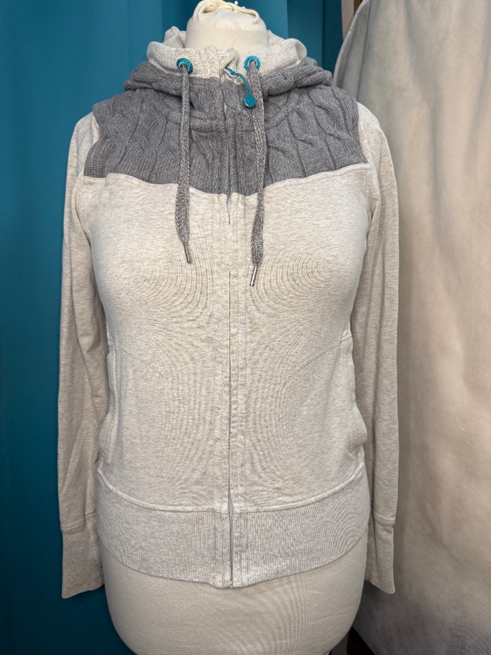 Vintage lululemon Fireside Scuba Hoodie | 2010 | Size 10 | Clarity Grey/Oasis